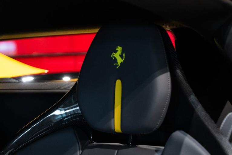 http://www.koenigseggchicago.com/galleria_images/79/79_p6_f.jpg