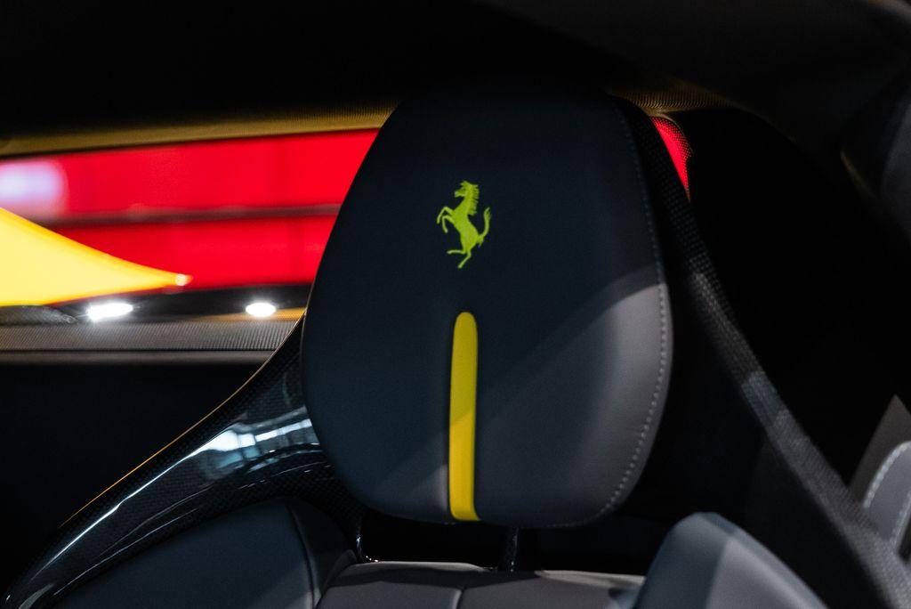 http://www.koenigseggchicago.com/galleria_images/79/79_p6_l.jpg