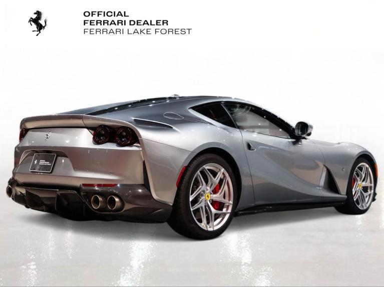 http://www.koenigseggchicago.com/galleria_images/80/80_p10_f.jpg