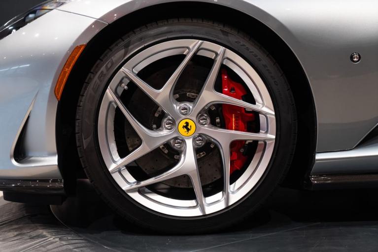 http://www.koenigseggchicago.com/galleria_images/80/80_p12_f.jpg