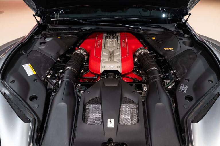 http://www.koenigseggchicago.com/galleria_images/80/80_p17_f.jpg