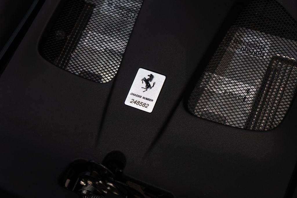 http://www.koenigseggchicago.com/galleria_images/80/80_p20_l.jpg