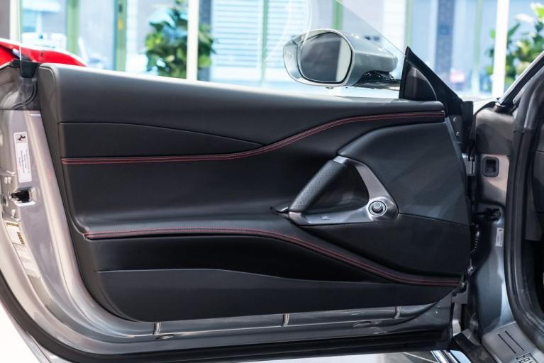 http://www.koenigseggchicago.com/galleria_images/80/80_p27_f.jpg