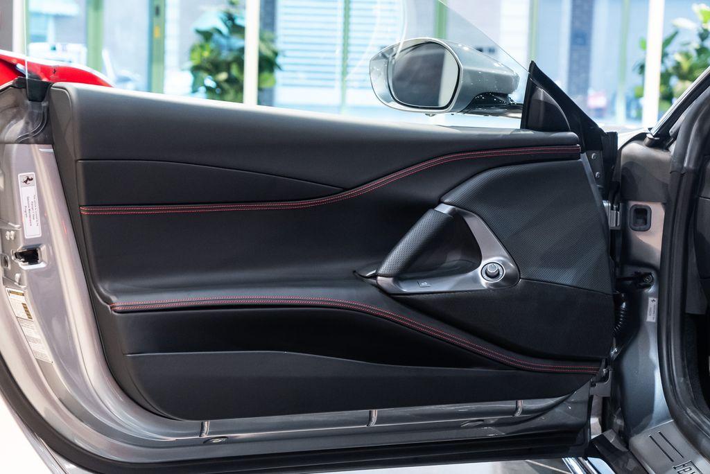 http://www.koenigseggchicago.com/galleria_images/80/80_p27_l.jpg
