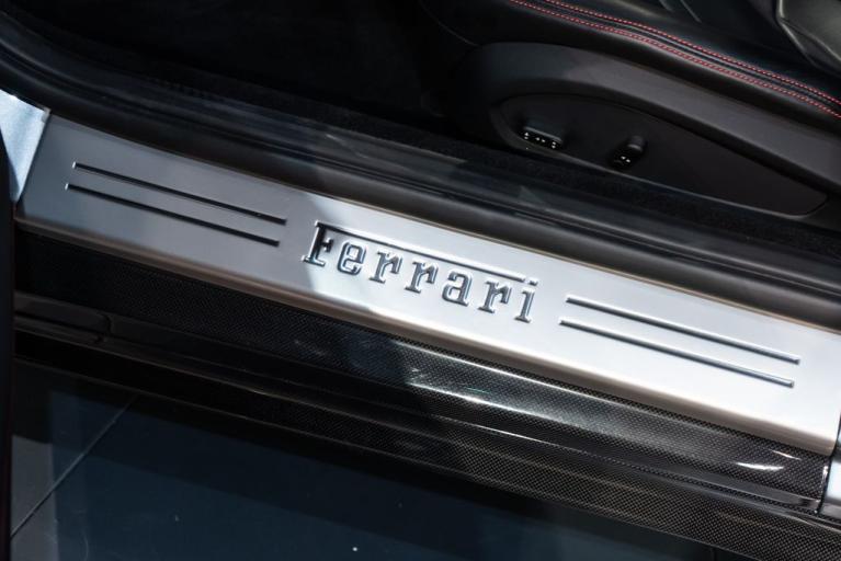 http://www.koenigseggchicago.com/galleria_images/80/80_p28_f.jpg