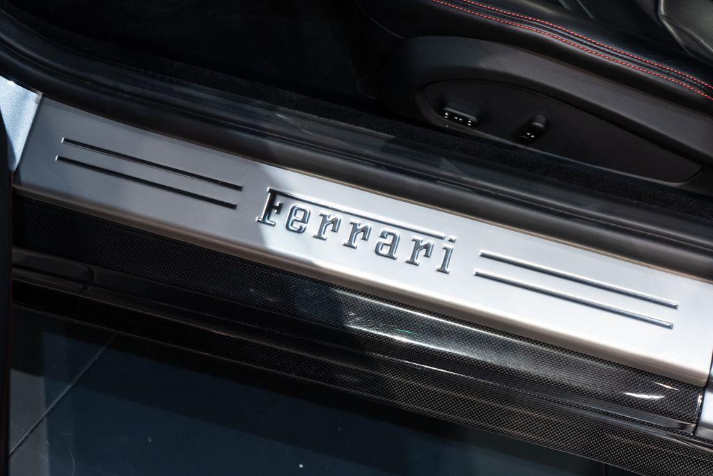 http://www.koenigseggchicago.com/galleria_images/80/80_p28_l.jpg
