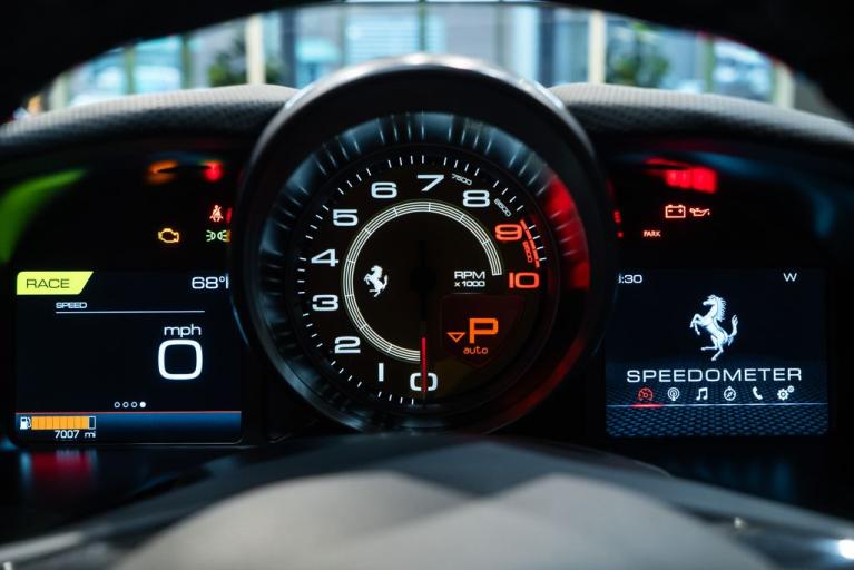 http://www.koenigseggchicago.com/galleria_images/80/80_p32_f.jpg