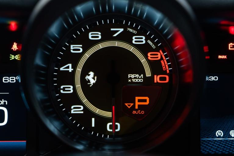 http://www.koenigseggchicago.com/galleria_images/80/80_p33_f.jpg