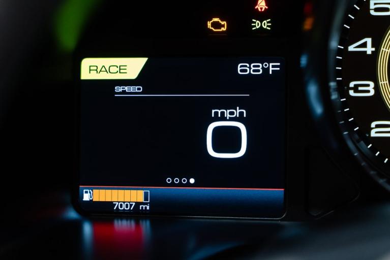 http://www.koenigseggchicago.com/galleria_images/80/80_p34_f.jpg