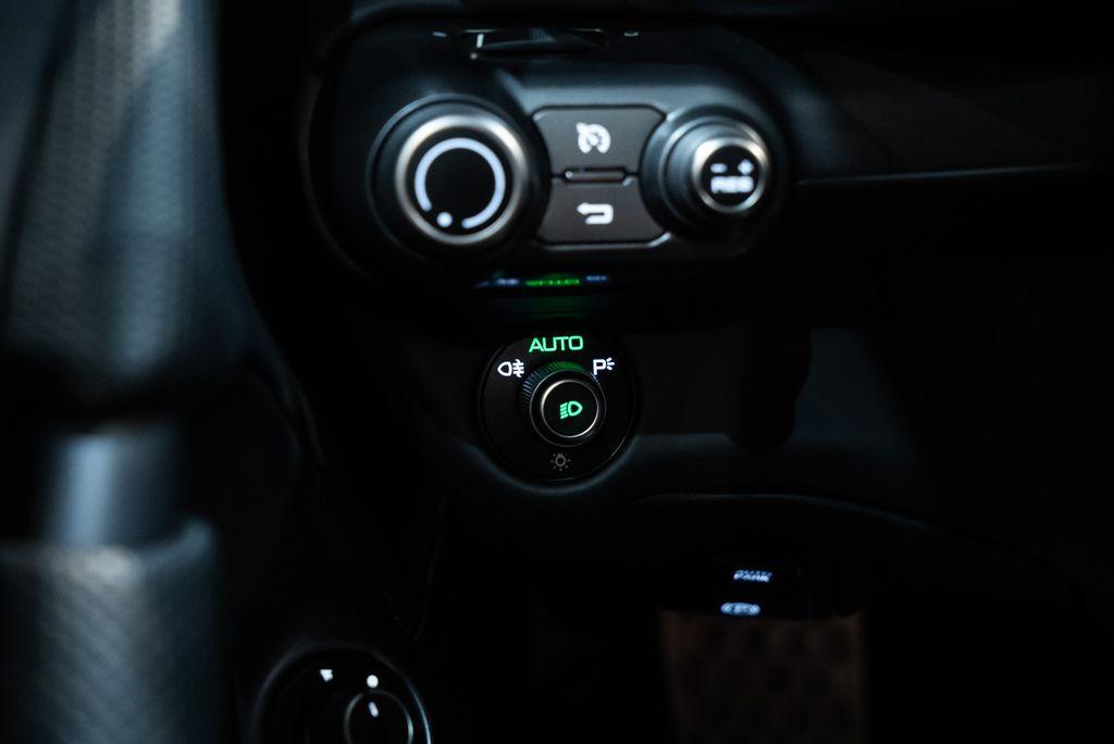 http://www.koenigseggchicago.com/galleria_images/80/80_p37_l.jpg