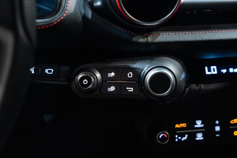 http://www.koenigseggchicago.com/galleria_images/80/80_p39_f.jpg