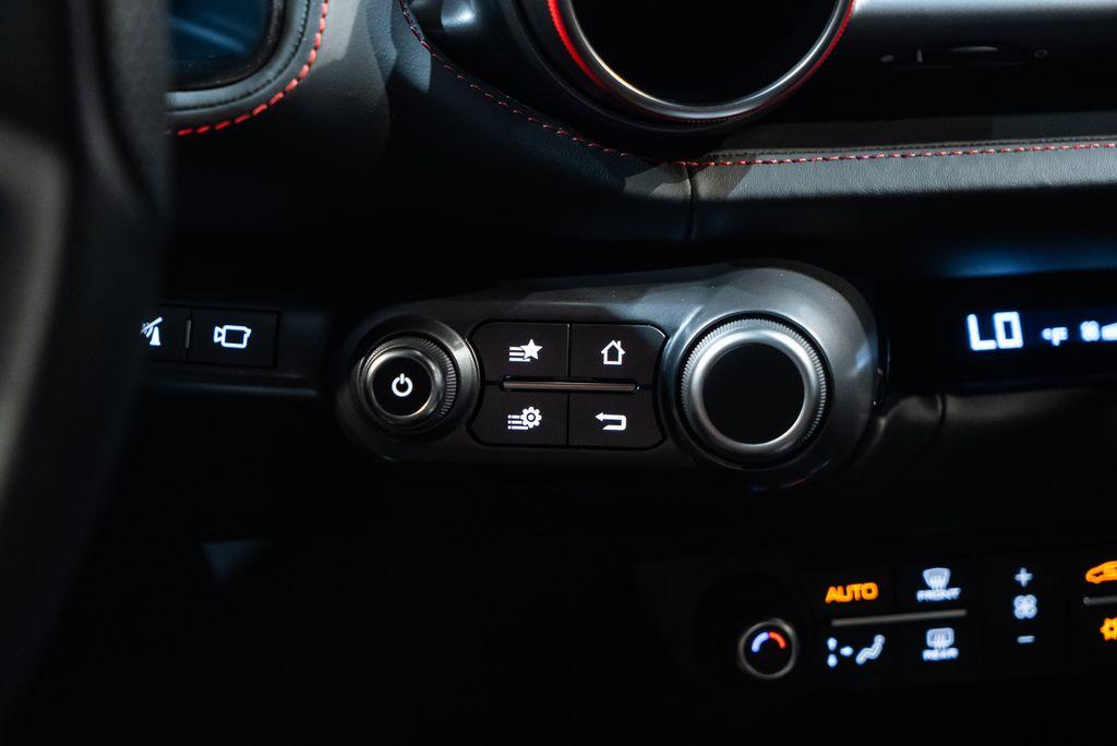 http://www.koenigseggchicago.com/galleria_images/80/80_p39_l.jpg