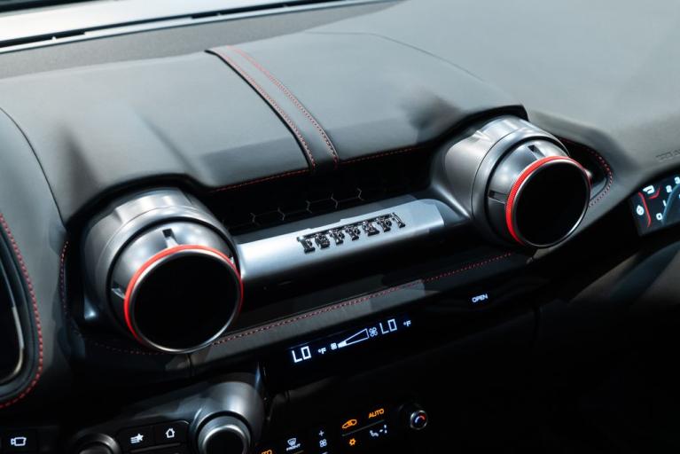 http://www.koenigseggchicago.com/galleria_images/80/80_p40_f.jpg