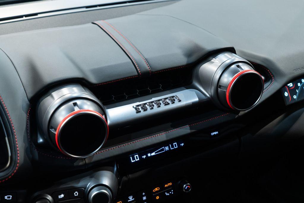 http://www.koenigseggchicago.com/galleria_images/80/80_p40_l.jpg