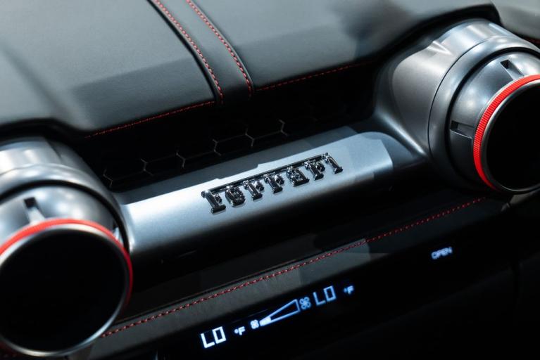 http://www.koenigseggchicago.com/galleria_images/80/80_p41_f.jpg