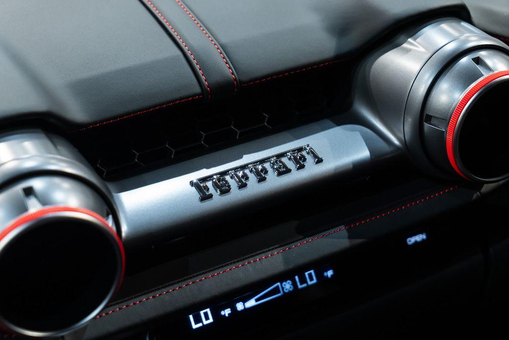 http://www.koenigseggchicago.com/galleria_images/80/80_p41_l.jpg