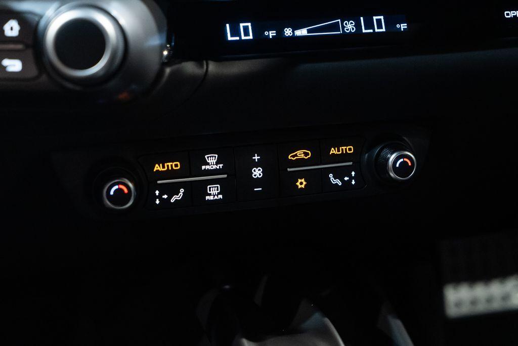 http://www.koenigseggchicago.com/galleria_images/80/80_p43_l.jpg