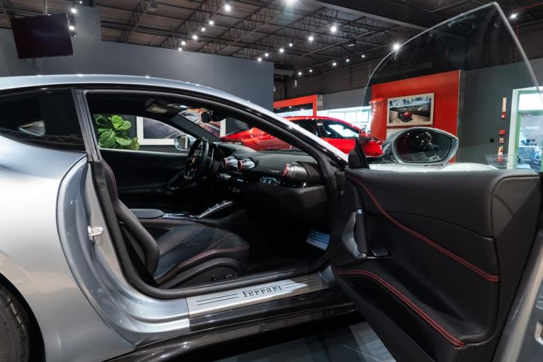 http://www.koenigseggchicago.com/galleria_images/80/80_p48_f.jpg