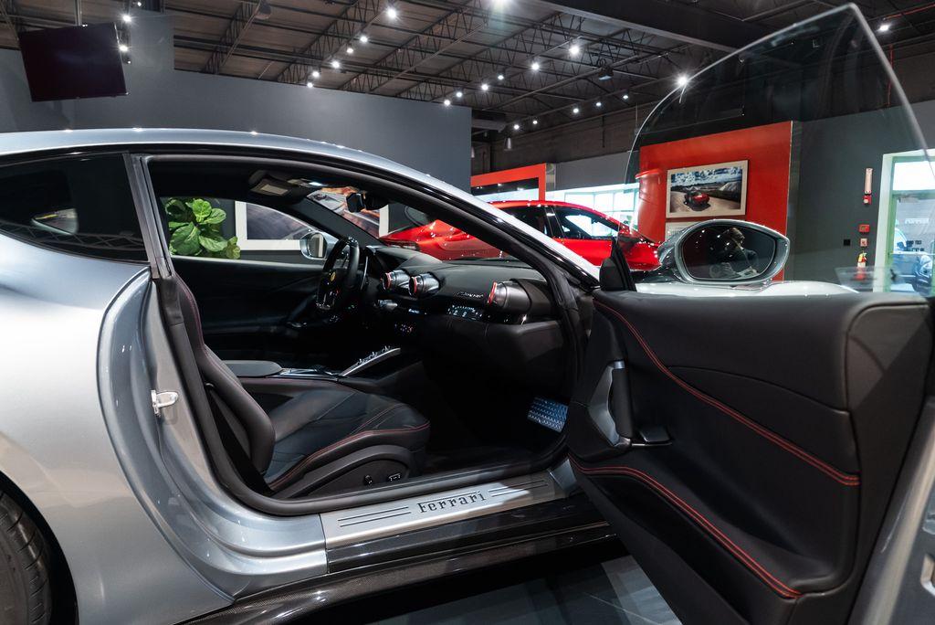http://www.koenigseggchicago.com/galleria_images/80/80_p48_l.jpg