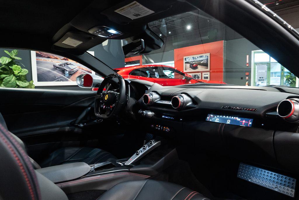 http://www.koenigseggchicago.com/galleria_images/80/80_p49_l.jpg