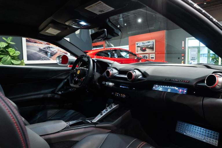 http://www.koenigseggchicago.com/galleria_images/80/80_p50_f.jpg