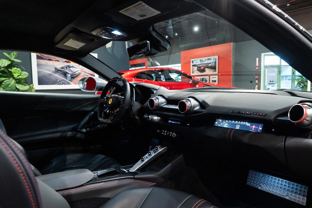 http://www.koenigseggchicago.com/galleria_images/80/80_p50_l.jpg