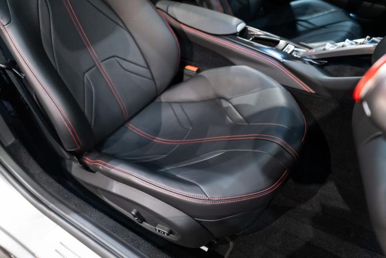 http://www.koenigseggchicago.com/galleria_images/80/80_p52_f.jpg