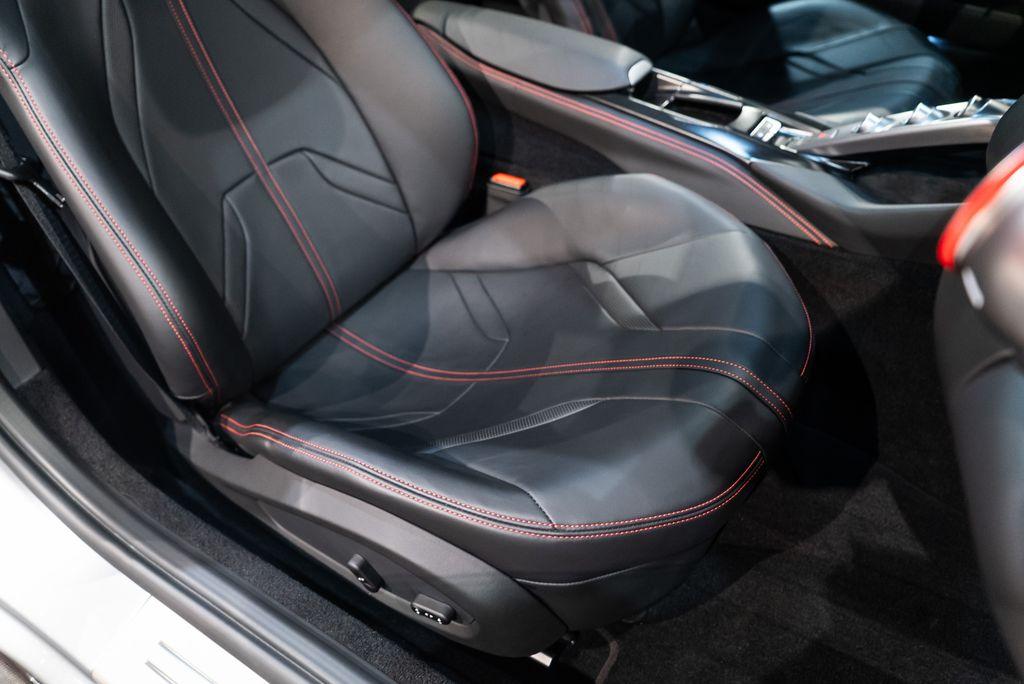 http://www.koenigseggchicago.com/galleria_images/80/80_p52_l.jpg