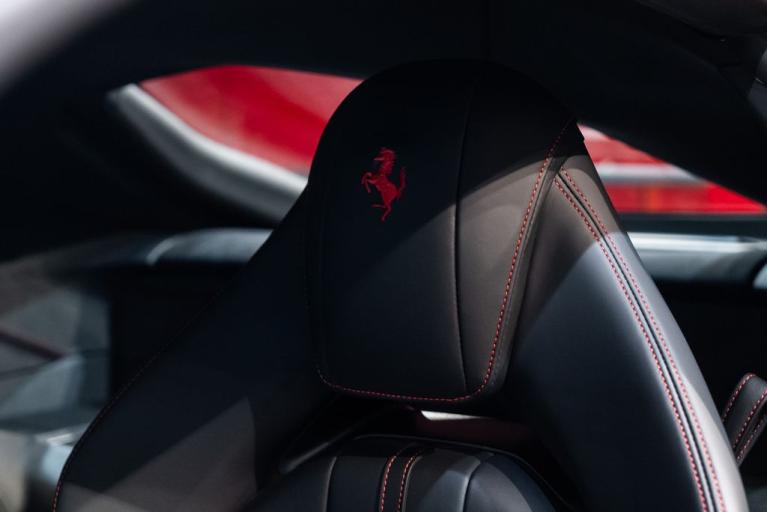 http://www.koenigseggchicago.com/galleria_images/80/80_p6_f.jpg