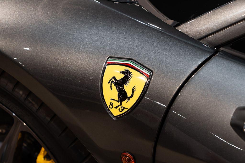 http://www.koenigseggchicago.com/galleria_images/81/81_p12_l.jpg