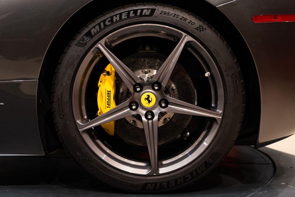 http://www.koenigseggchicago.com/galleria_images/81/81_p14_l.jpg