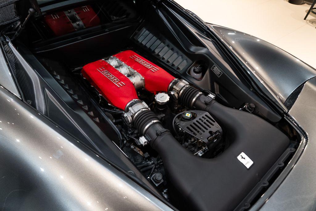 http://www.koenigseggchicago.com/galleria_images/81/81_p17_l.jpg