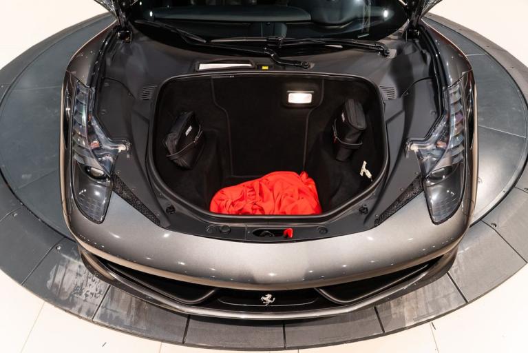 http://www.koenigseggchicago.com/galleria_images/81/81_p21_f.jpg