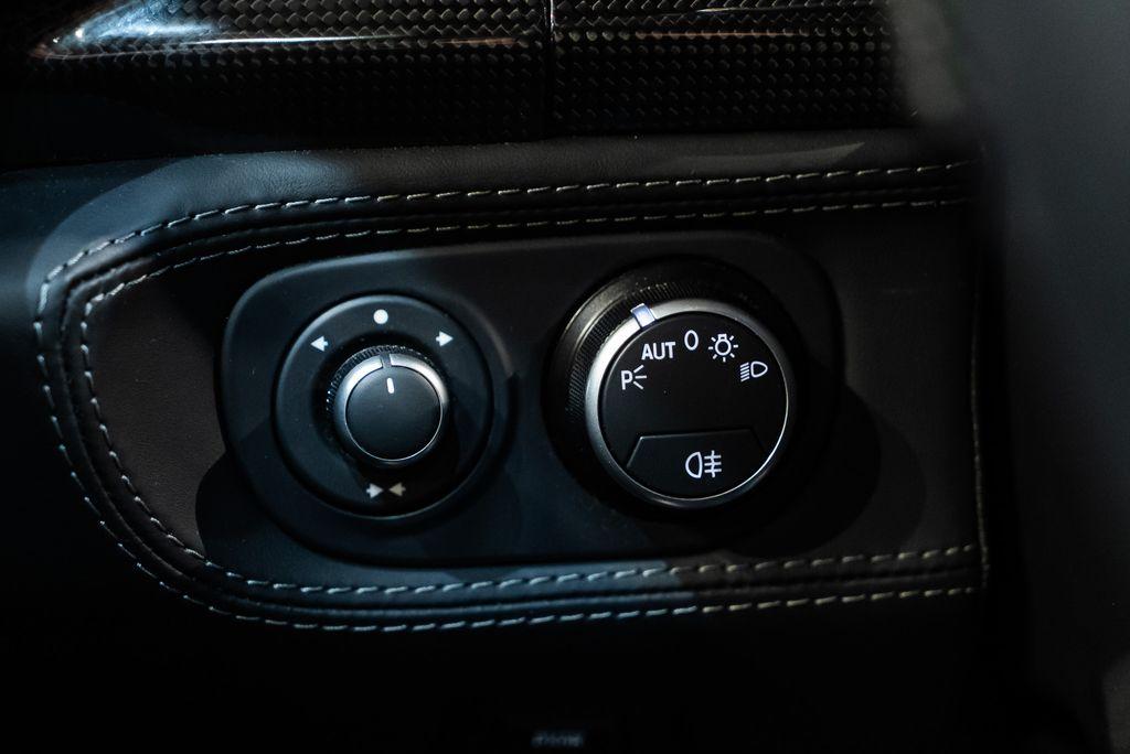 http://www.koenigseggchicago.com/galleria_images/81/81_p33_l.jpg