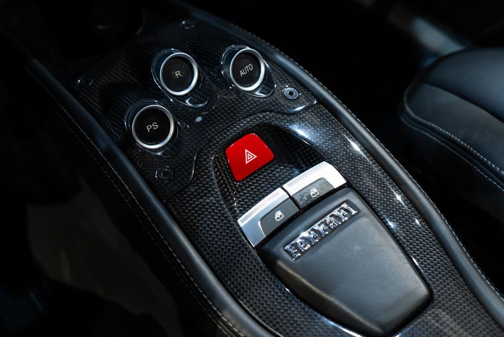 http://www.koenigseggchicago.com/galleria_images/81/81_p36_l.jpg