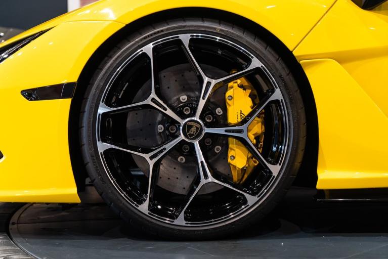 http://www.koenigseggchicago.com/galleria_images/82/82_p12_f.jpg