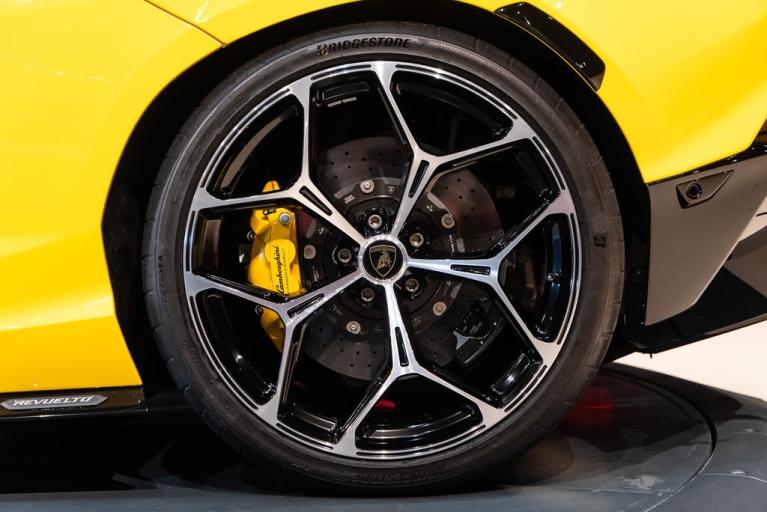 http://www.koenigseggchicago.com/galleria_images/82/82_p13_f.jpg