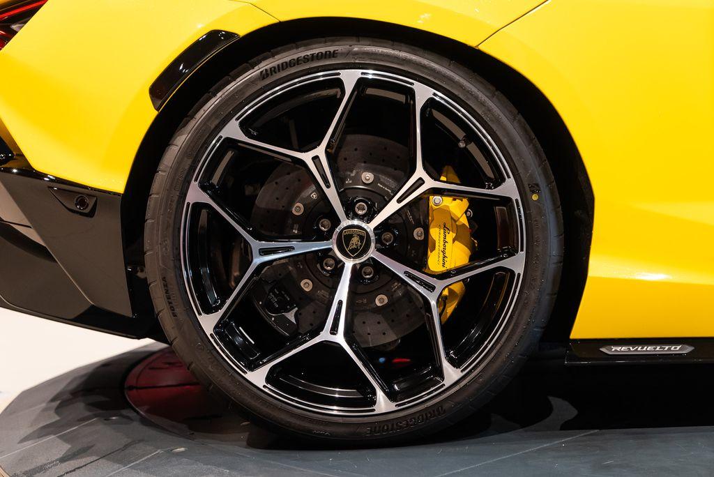 http://www.koenigseggchicago.com/galleria_images/82/82_p14_l.jpg