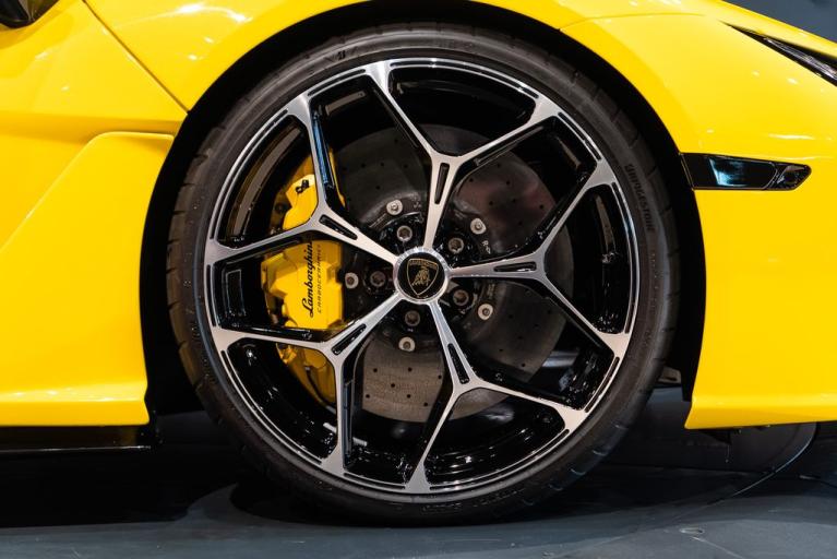 http://www.koenigseggchicago.com/galleria_images/82/82_p15_f.jpg
