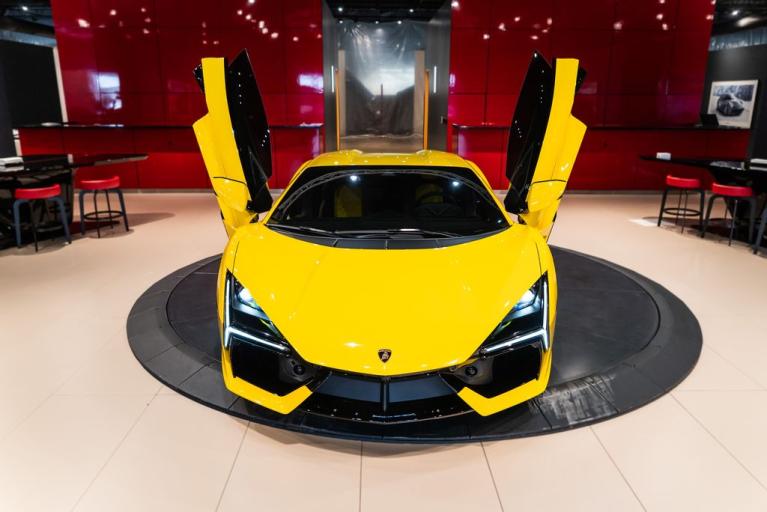 http://www.koenigseggchicago.com/galleria_images/82/82_p17_f.jpg