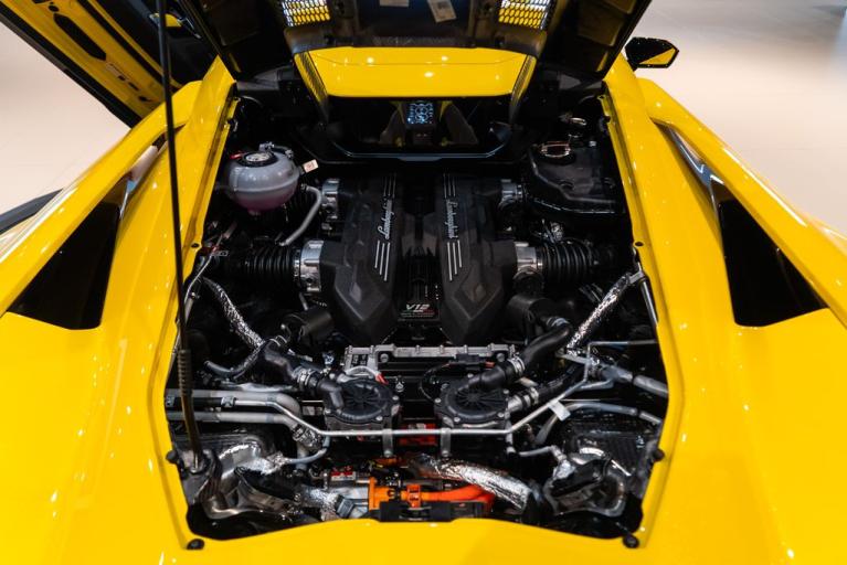 http://www.koenigseggchicago.com/galleria_images/82/82_p20_f.jpg