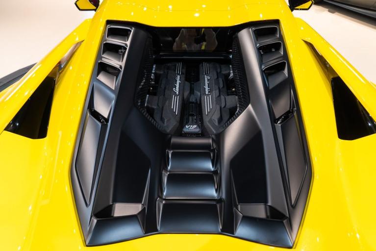 http://www.koenigseggchicago.com/galleria_images/82/82_p26_f.jpg