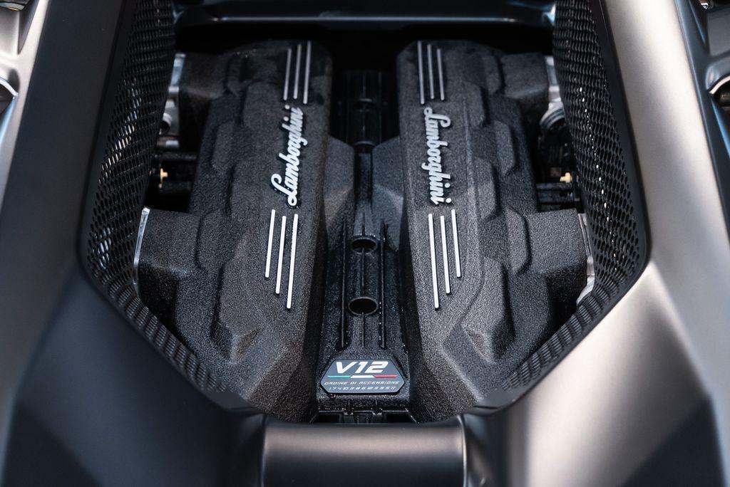 http://www.koenigseggchicago.com/galleria_images/82/82_p27_l.jpg