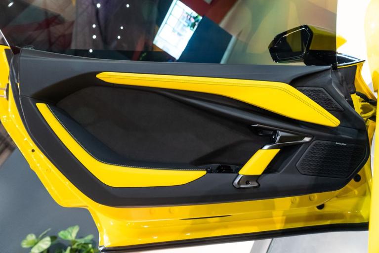 http://www.koenigseggchicago.com/galleria_images/82/82_p30_f.jpg