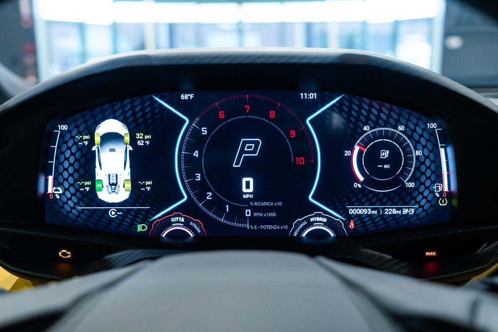 http://www.koenigseggchicago.com/galleria_images/82/82_p34_l.jpg
