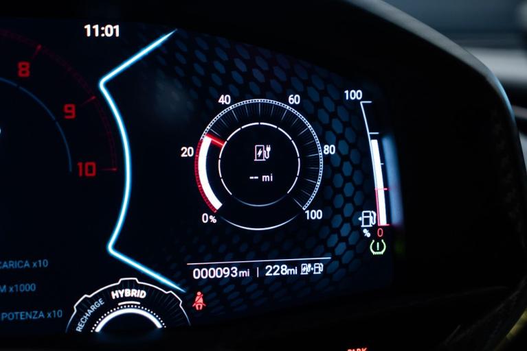 http://www.koenigseggchicago.com/galleria_images/82/82_p35_f.jpg