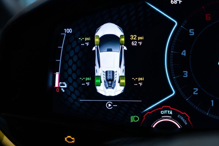 http://www.koenigseggchicago.com/galleria_images/82/82_p36_f.jpg