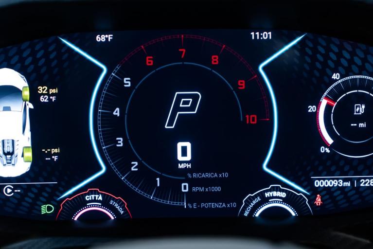 http://www.koenigseggchicago.com/galleria_images/82/82_p37_f.jpg