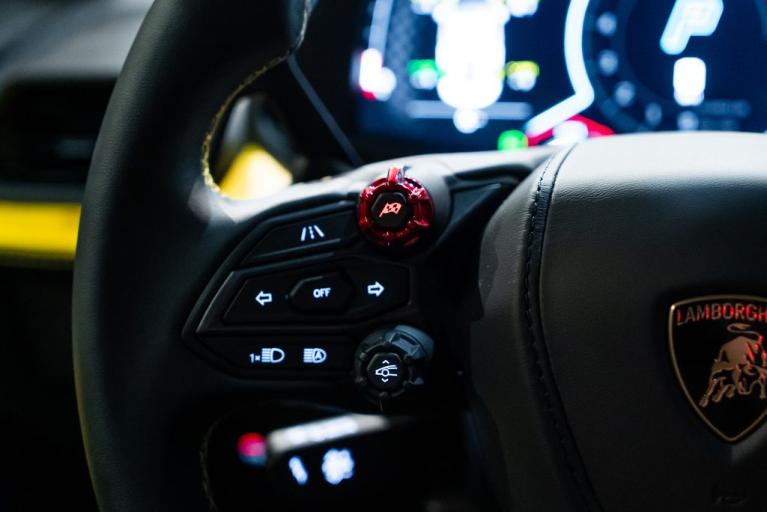 http://www.koenigseggchicago.com/galleria_images/82/82_p38_f.jpg