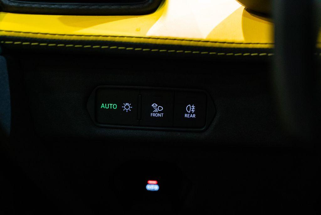 http://www.koenigseggchicago.com/galleria_images/82/82_p40_l.jpg